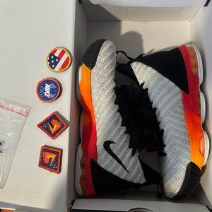 NIKE LEBRON XVI GS SPACE TRAVEL BIG KIDS 4Y